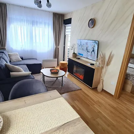 Free Garage アパート