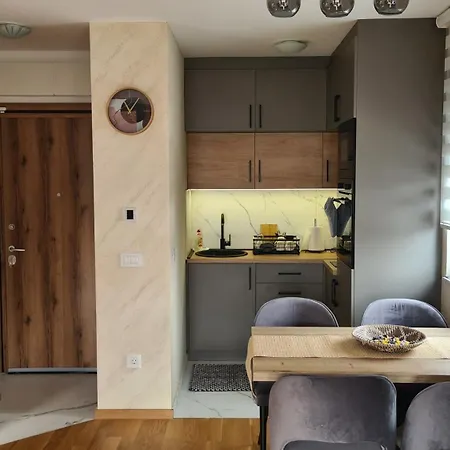 Free Garage Apartmán *