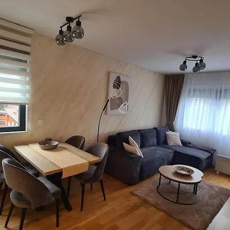 アパート Free Garage