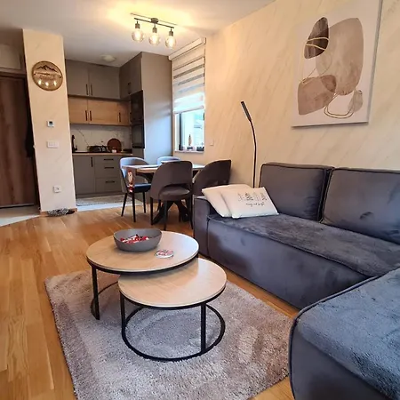 アパート Free Garage ズラティボール