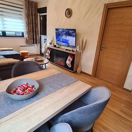 アパート Free Garage