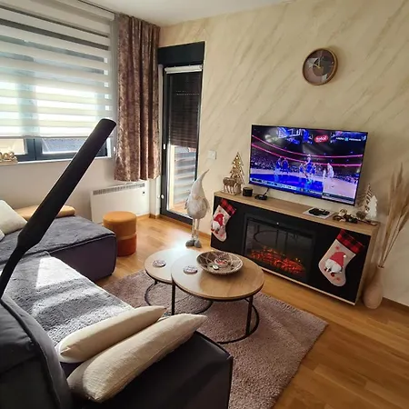 Free Garage アパート *