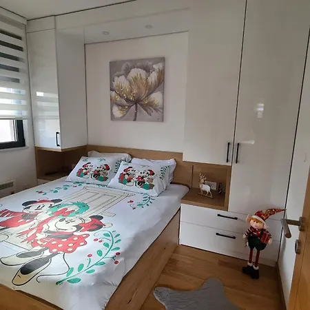 アパート Free Garage ズラティボール