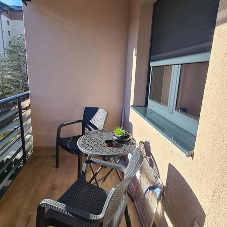 Free Garage アパート